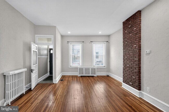 Building Photo - 185 Baldwin St