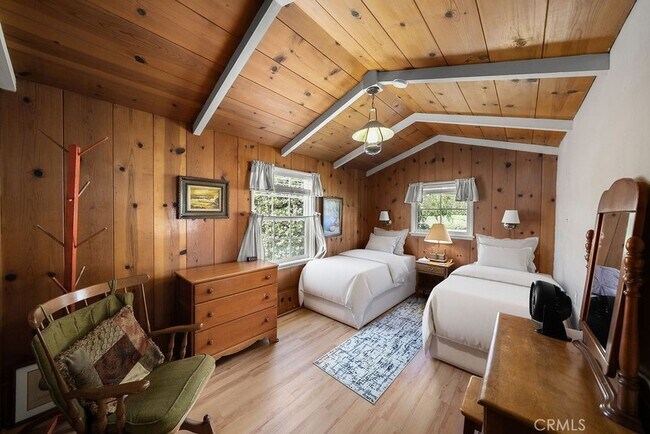 Building Photo - 20 S Portola