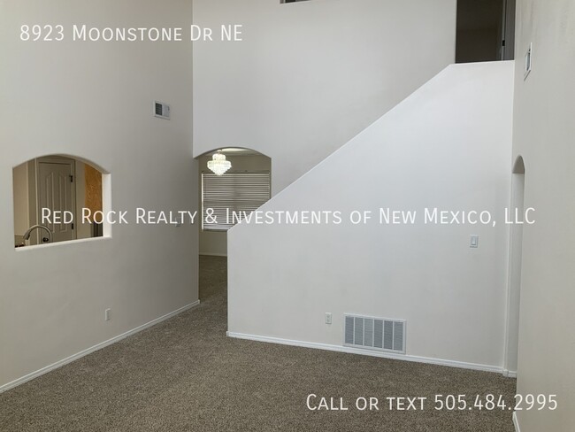 Building Photo - 5BR/2.5BTH Home in La Cueva!