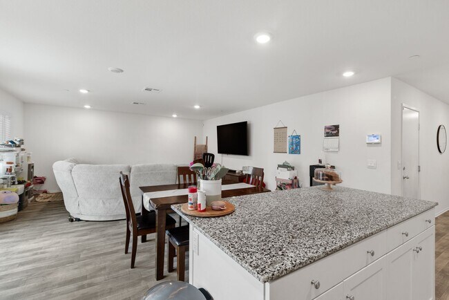 Building Photo - Spacious 4 Bedroom, 2.5 Bathroom Home with...