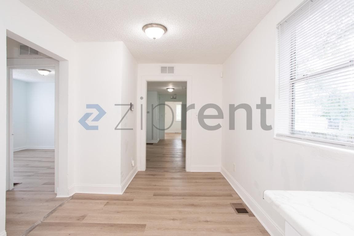 Building Photo - Unit