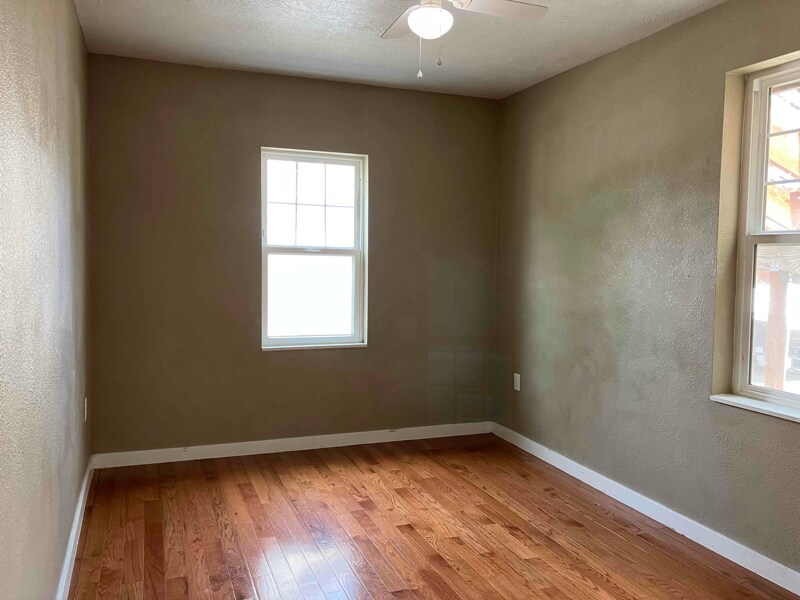 Building Photo - 235 Catron St N