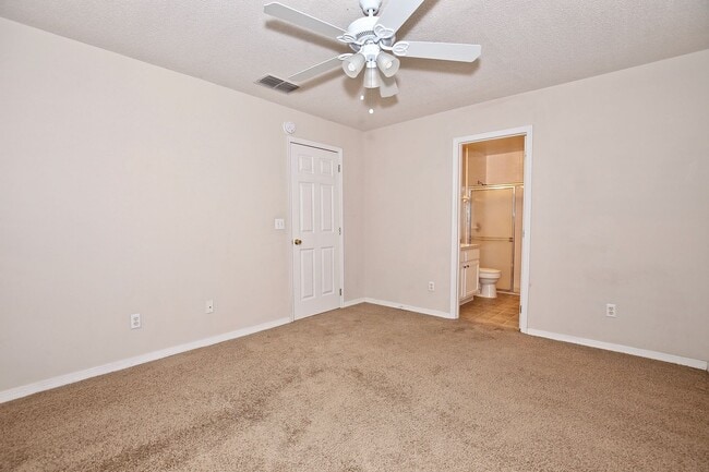 Building Photo - Spacious 3/2 Home with a 2 Car Garage Located in Lake Crescent Pines - Clermont