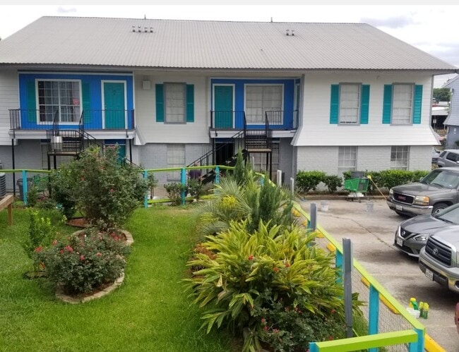 Building Photo - Las Palmas Apartments