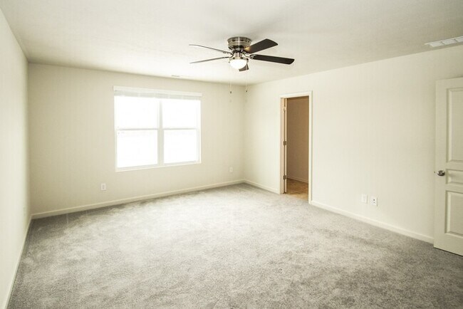 Building Photo - Gorgeous Westfield Home - 2800 sq ft and a...