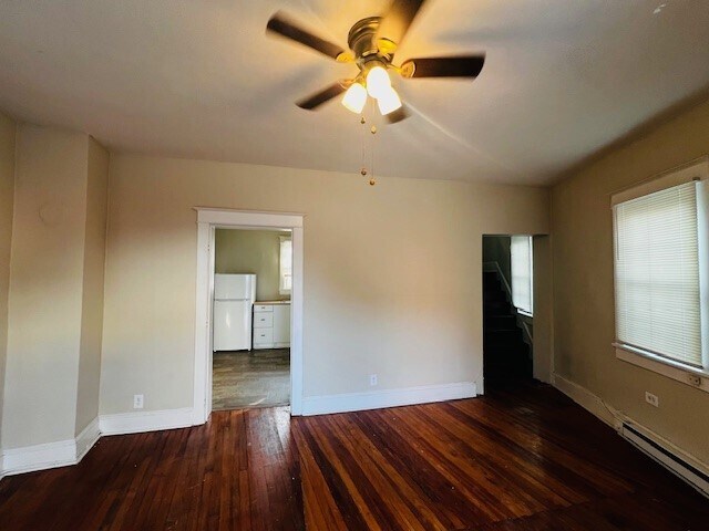 Foyer - 535 W Stephen St