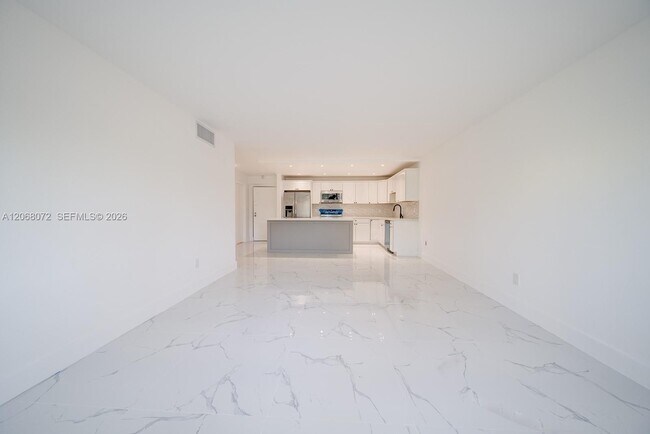 Building Photo - 14840 Naranja Lakes Blvd