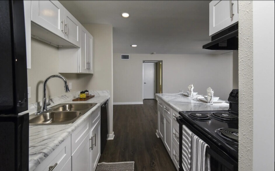 Building Photo - 600 Barwood Park