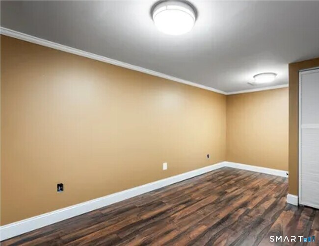 Building Photo - 144 Pond Cir