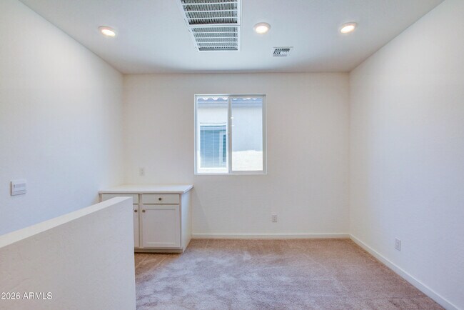 Building Photo - 9902 E Tamery Ave