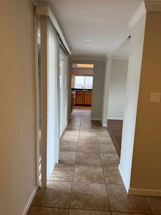 Building Photo - 1816 Boxwood Dr