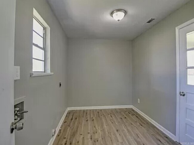 Building Photo - 106 S Grant St