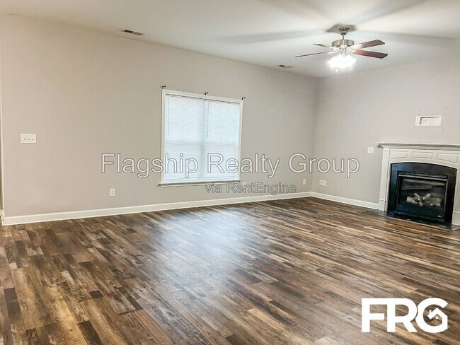 Building Photo - 491 Fallingbrook Dr