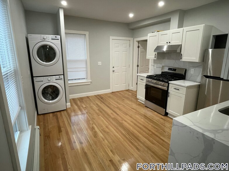 Primary Photo - 1922 Columbus Ave