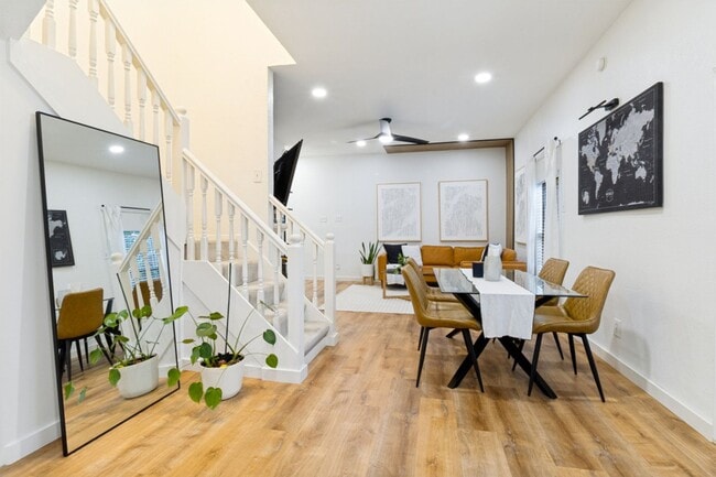 Building Photo - Modern & Stylish Loft Style 2 Bedroom Condo in Oaklawn!