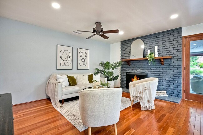 Building Photo - Charming 4-Bedroom Home in Bay Park — Move-In Special!!!