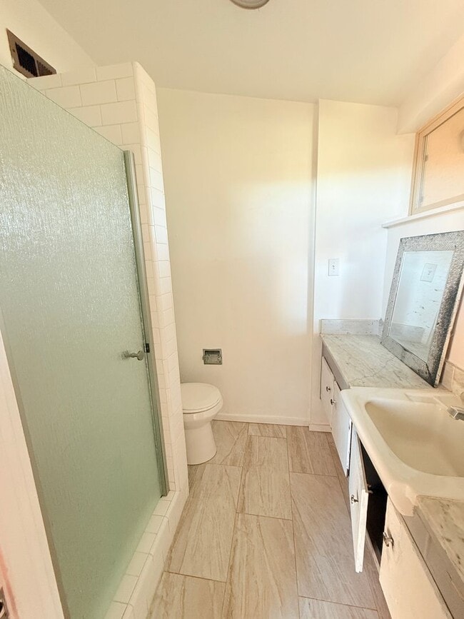 Building Photo - 401 N Lupine St