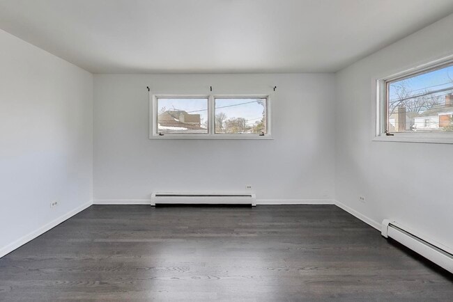 Building Photo - 1006 Devon Ave