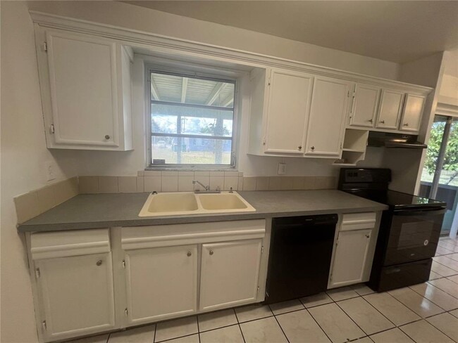 Building Photo - 22070 Gatewood Ave