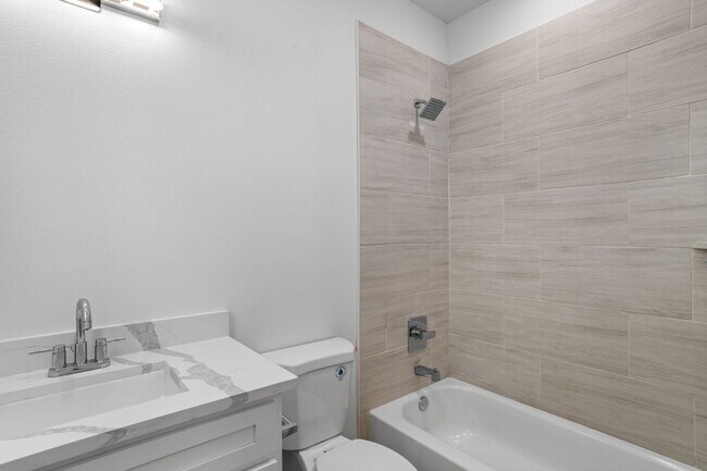 Building Photo - 2400 Benbrook Dr