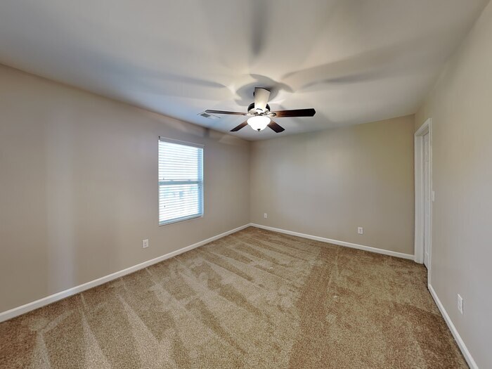 Building Photo - 142 W Cavendish Dr