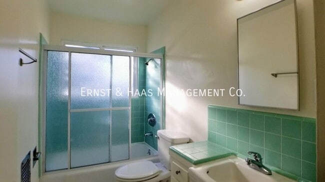 Building Photo - 3690 Country Club Dr