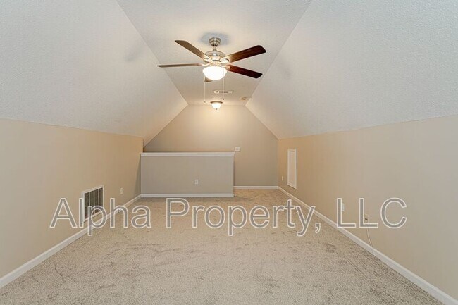 Building Photo - 305 Riello Dr