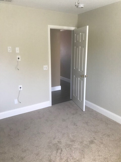 Building Photo - Incredible 5 Bed 2.5 Bath House Located In San Marcos