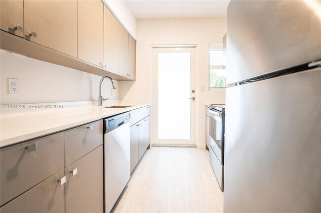 Building Photo - 1185 98th St