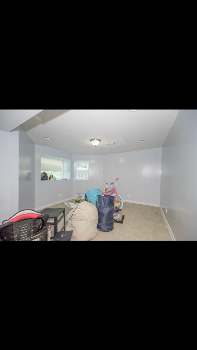 Building Photo - 4311 w Adams st