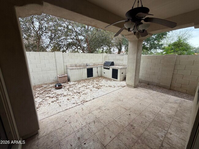 Building Photo - 421 W Wisteria Pl