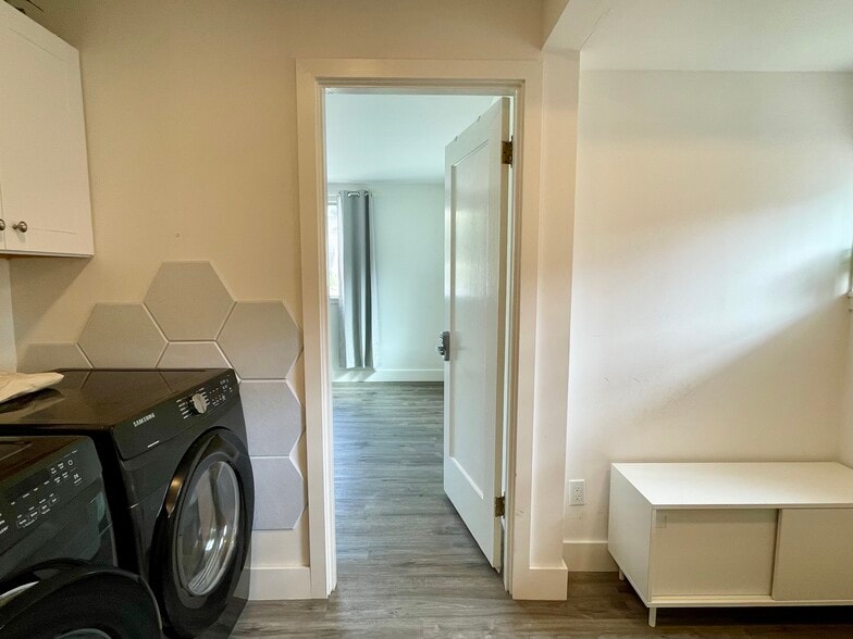 Building Photo - 732 16th Ave