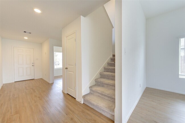 Building Photo - 3418 Spanish Oak Ln