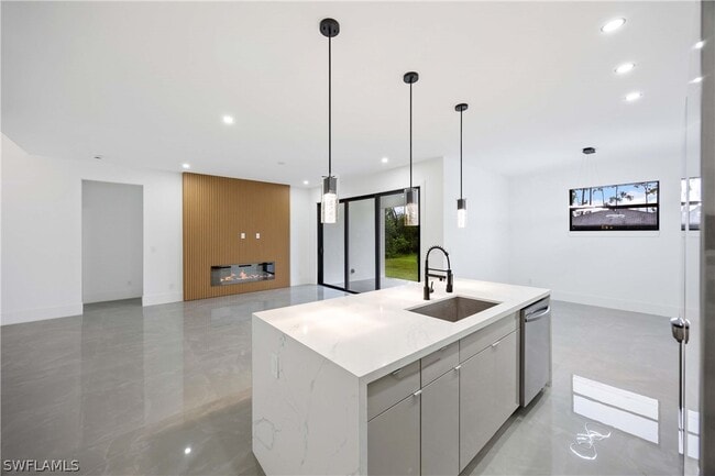 Building Photo - 3809 Sunset Rd