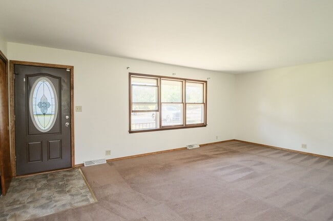 Building Photo - 3 bed 2 bath home in Wheeler