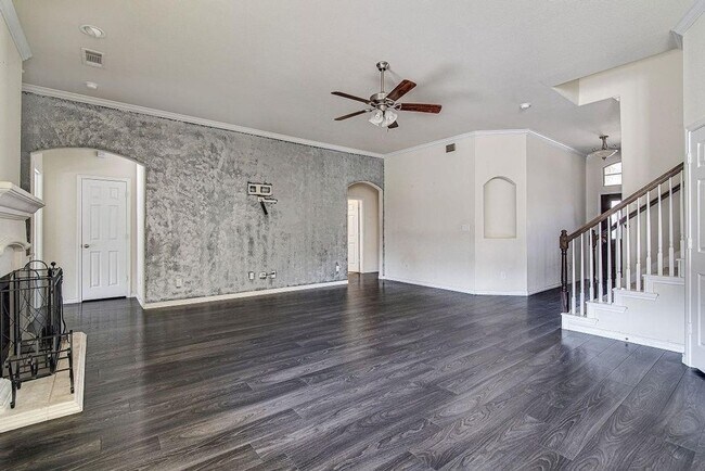 Building Photo - Spacious 4BR House in Burleson