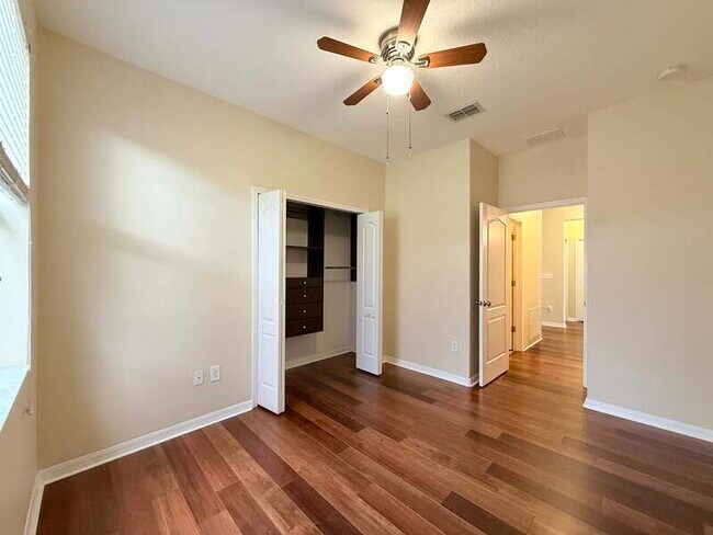 Building Photo - 930 Meadow Glade Dr