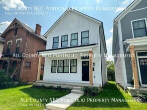 Building Photo - 1053 Oak St