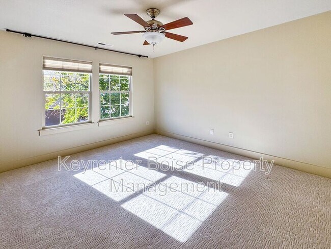 Building Photo - 998 E Shadow Creek Ln