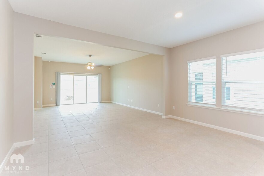 Building Photo - 10925 Haws Ln