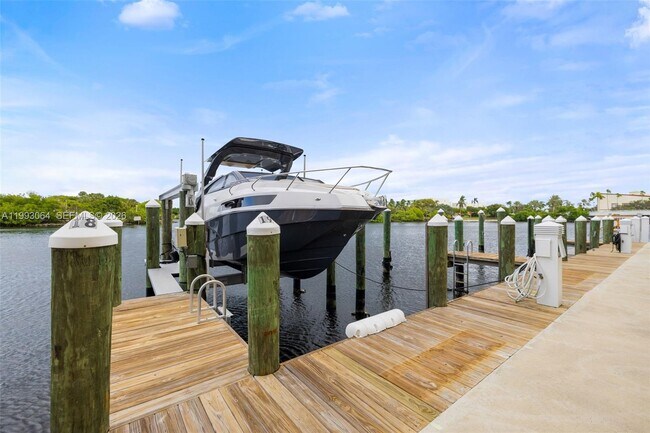 Building Photo - 1180 N Federal Hwy