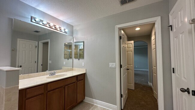 Building Photo - 418 Brentwood Club Cove