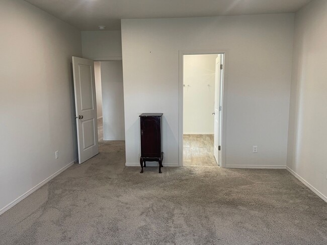 Building Photo - 3 Bedroom 2 Bath Rambler close to the Golf Course!