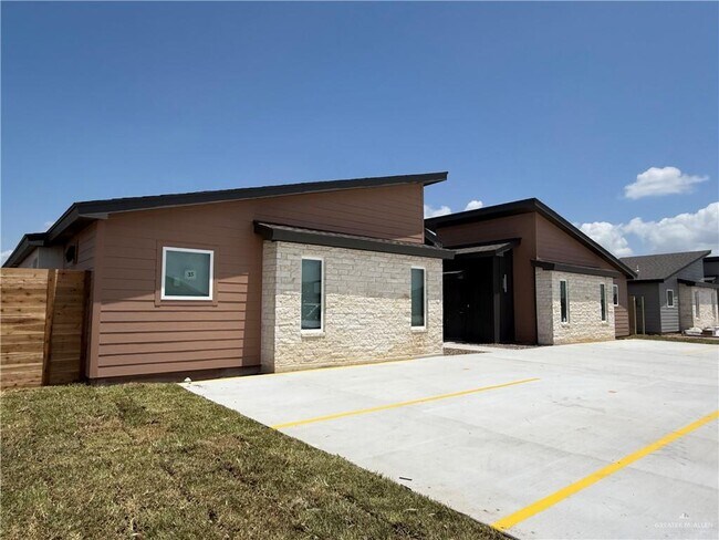 Primary Photo - 3924 Peach Ln