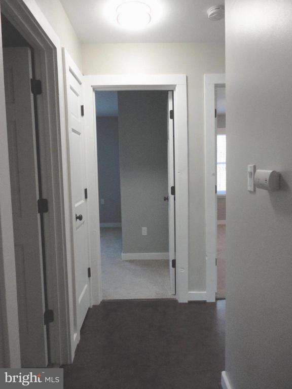 Building Photo - 814 Rustic Ln