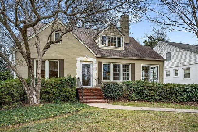 Building Photo - 2918 N Hills Dr NE