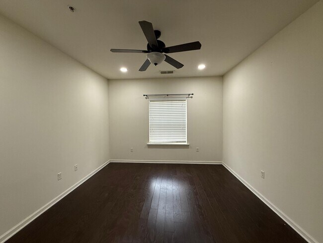 Building Photo - 518 E Celebration Way