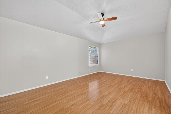 Building Photo - 2310 Woodwind Dr