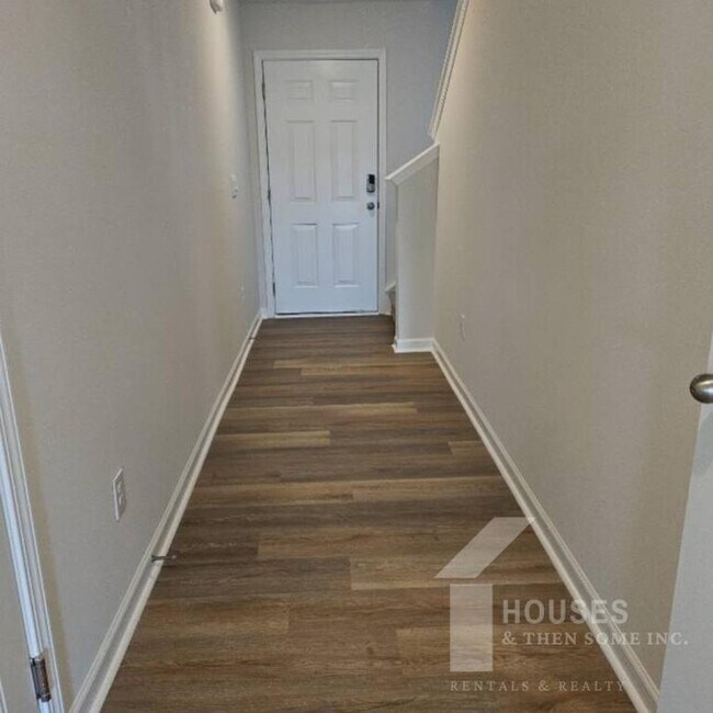 Building Photo - 770 Embark Cir