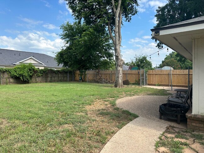 Building Photo - 8641 Chalmette Dr
